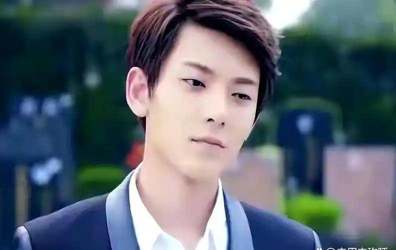 顶流男星人设崩塌?镜头前后两副面孔太离谱