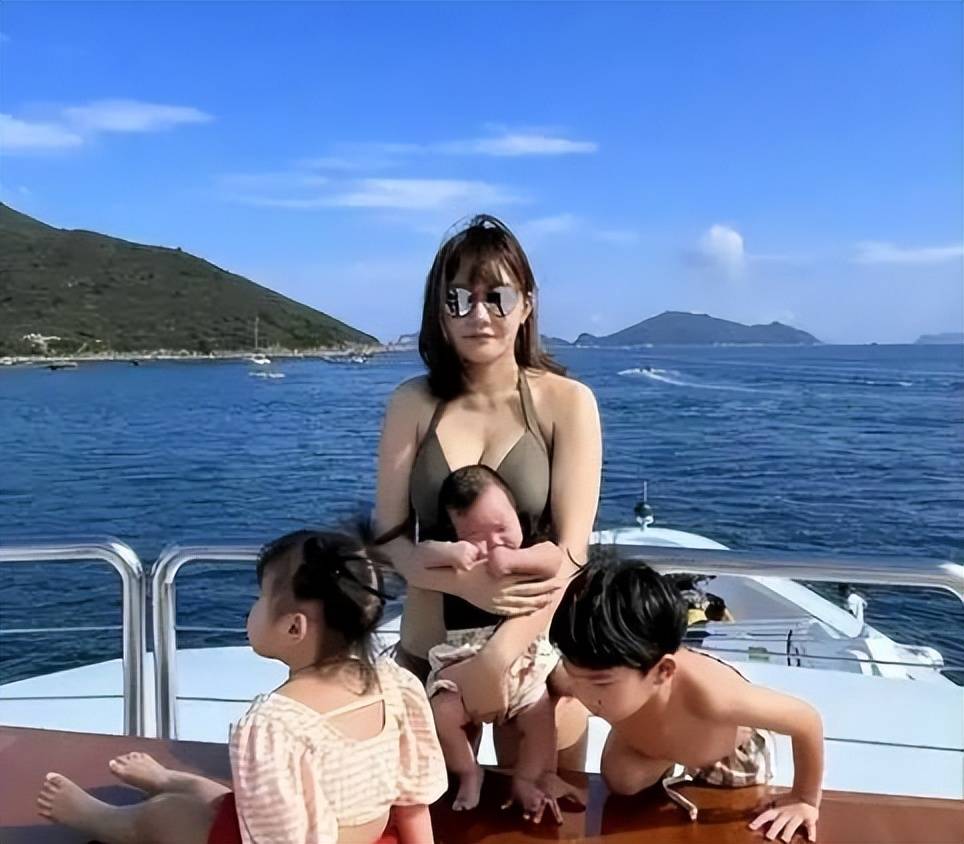 67岁香港富商婚外情网红9年,女方5年4胎原配不知