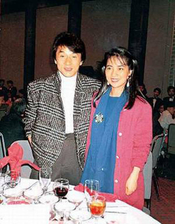 吴绮莉揭秘成龙拒认女儿原因:无人要求做亲子鉴定