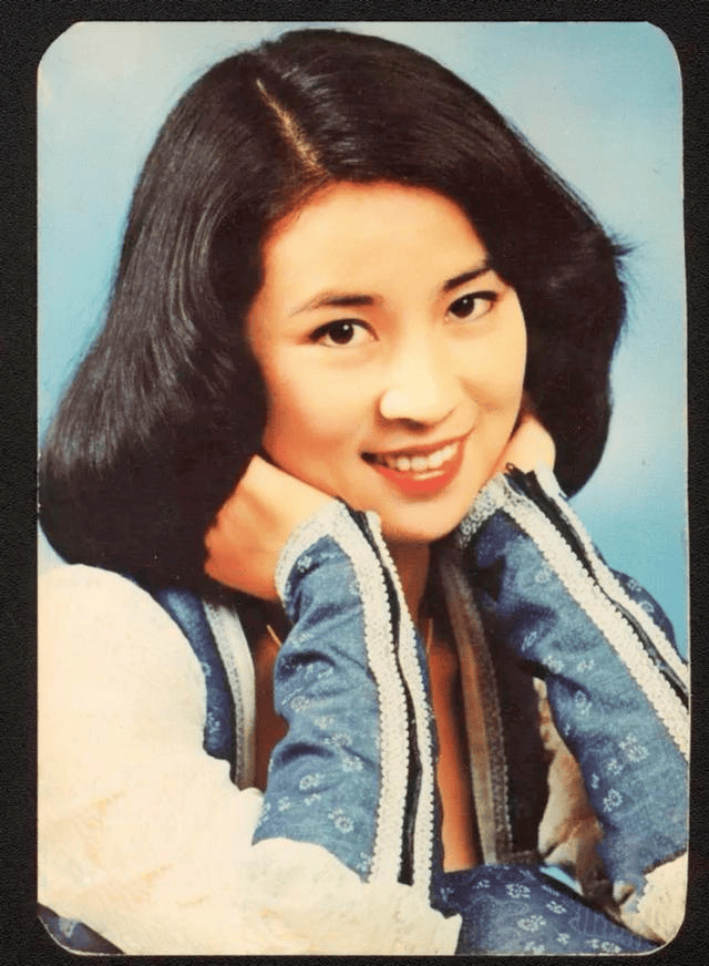 吴绮莉揭秘成龙拒认女儿原因:无人要求做亲子鉴定