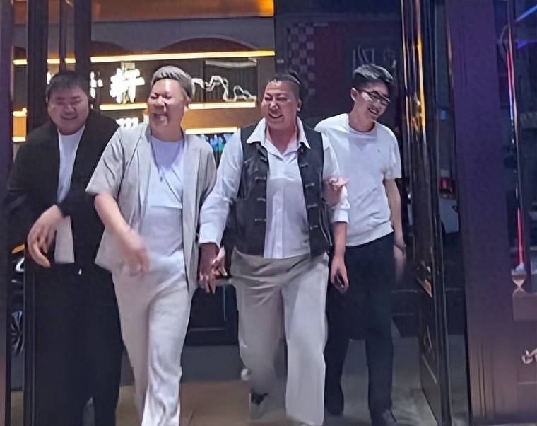 东北雨姐翻车记：从乡村网红到封号罚款