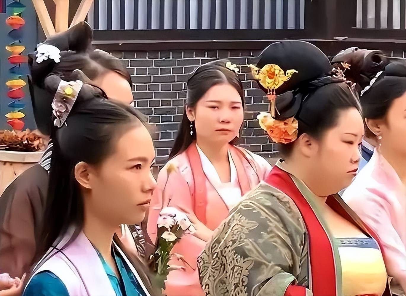 AI冲击横店群演:美女泛滥,光棍何去何从?