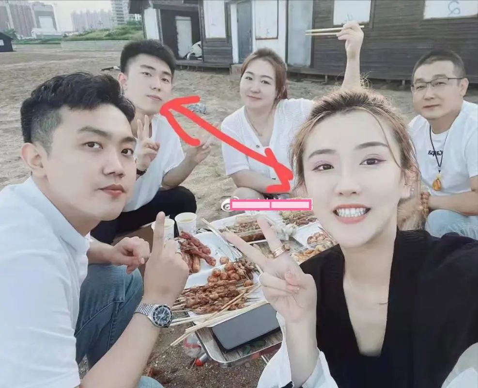 百万网红家暴反转:出轨堂弟反咬丈夫,网友震惊