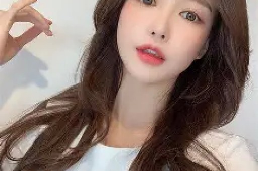 21岁女孩靠特殊内容年赚8300万美元,网红经济揭秘