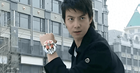 空姐女友实锤铠甲勇士张殿菲：骗钱出轨家暴吸毒