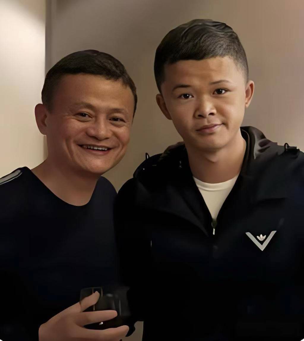 小小恋爱1月当爸!女友怀双胞胎引争议