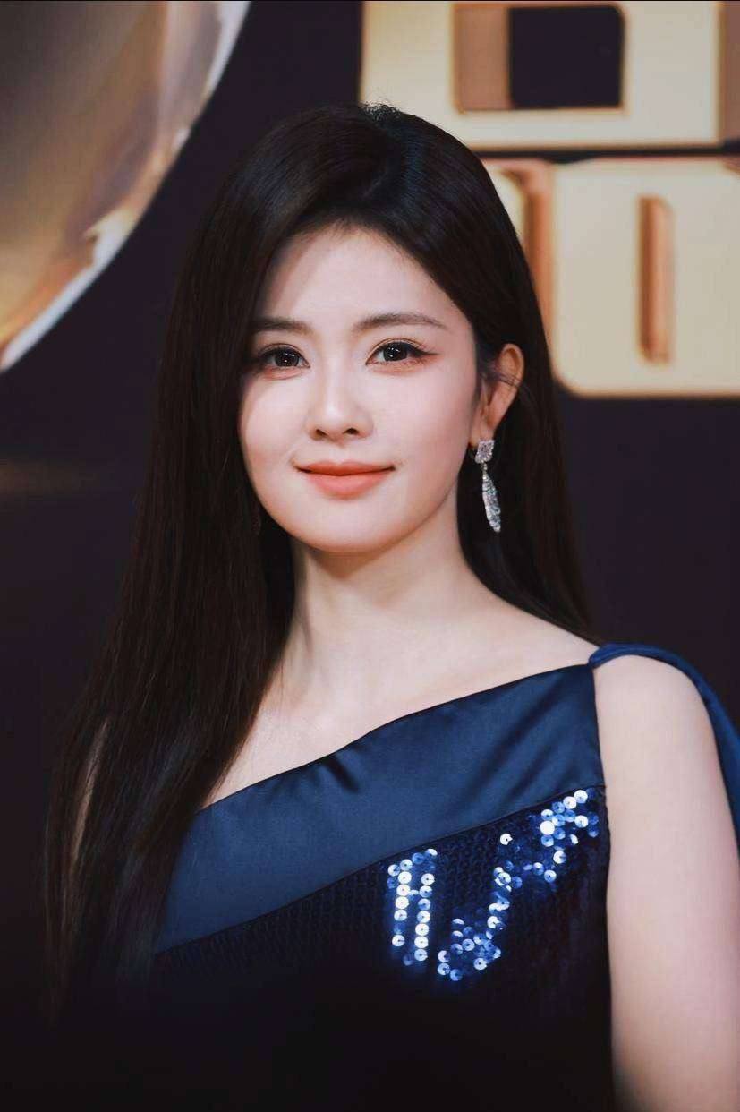 白鹿女汉子人设翻车?被指吃红利又当又立引争议
