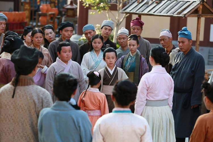 AI冲击横店群演:美女泛滥,光棍何去何从?