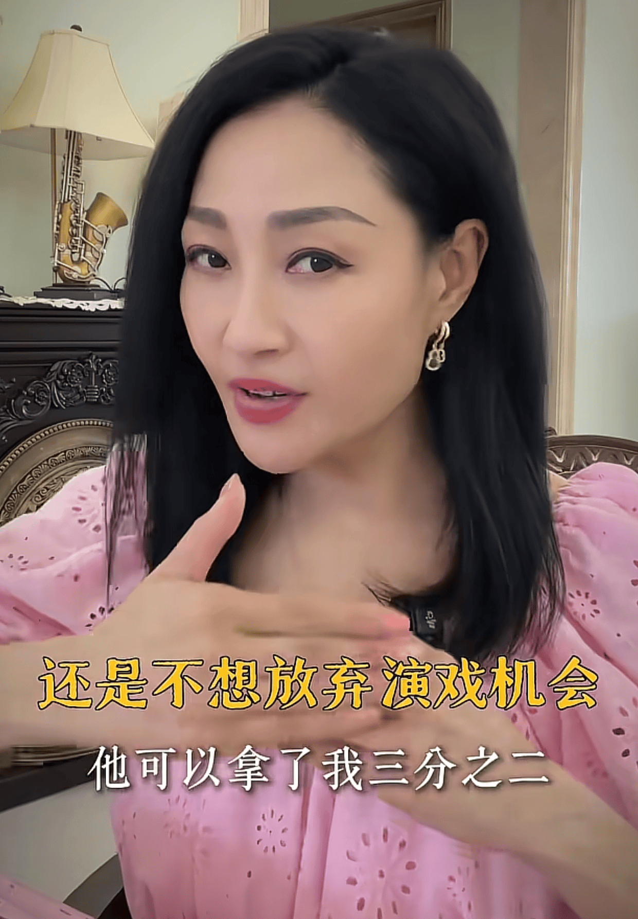 香港女星曝三十年行业经历,五十多岁仍被邀社交