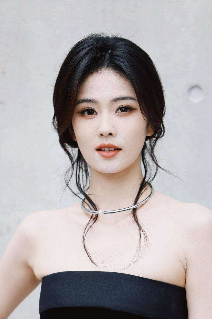 白鹿女汉子人设翻车？被指吃红利又当又立引争议